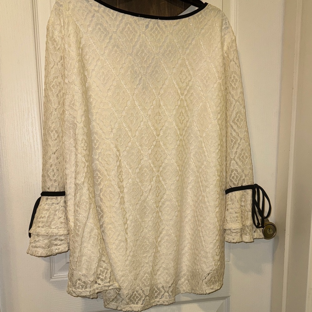Olivia Blu Chic Cream Blouse with Black Accents NWOT - Picture 7 of 8